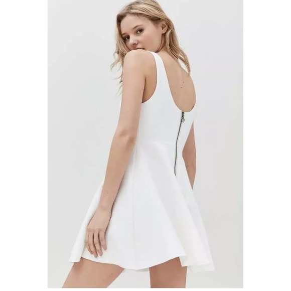 Kimchi Blue White Mini Dress V-Neck Sleeveless‎ Fit & Flare Party Size S - Picture 2 of 10